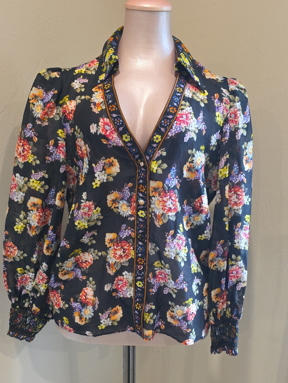 Alice + Olivia floral V-Neck Long Sleeve Women’s Top - Black Summer light Med